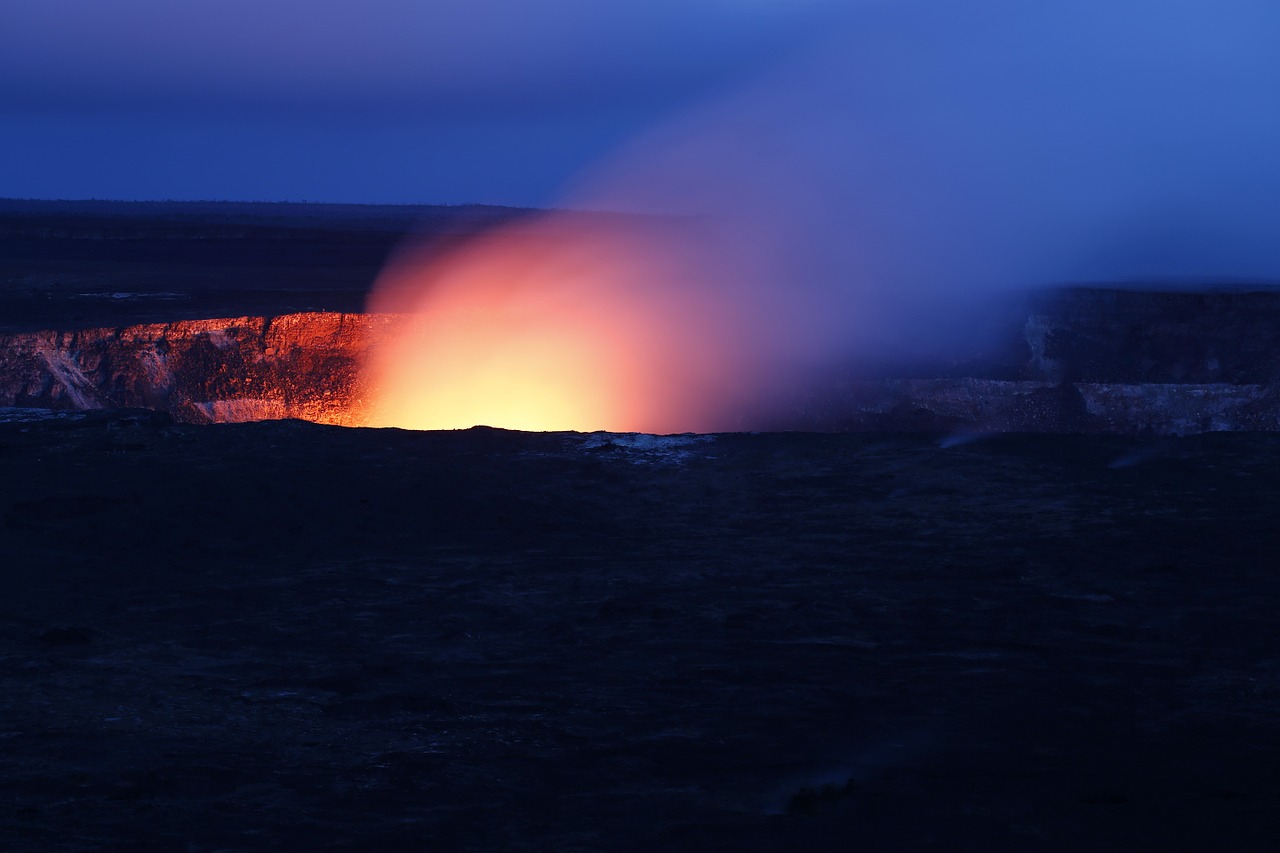 Image - hawaii volcano hot fire night