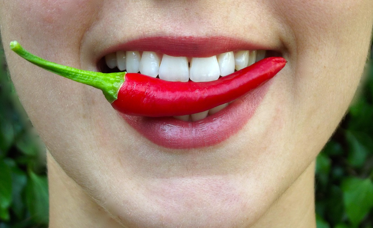 Image - chilli bite hot lips mouth eat