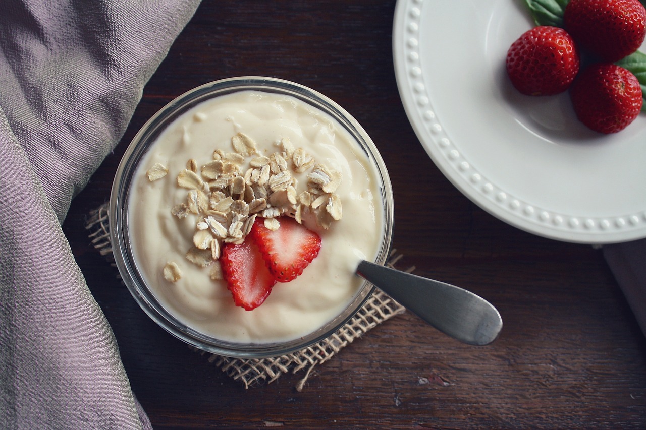 Image - yogurt fruit vanilla strawberries