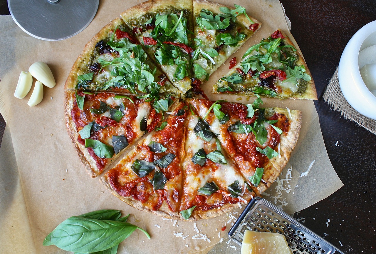 Image - pizza garlic cutting board