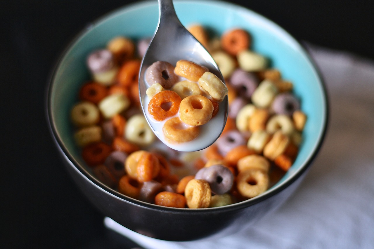 Image - cereal spoon milk cheerios