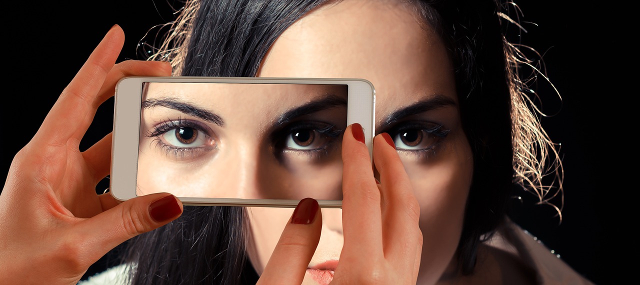 Image - smartphone face woman eyes view