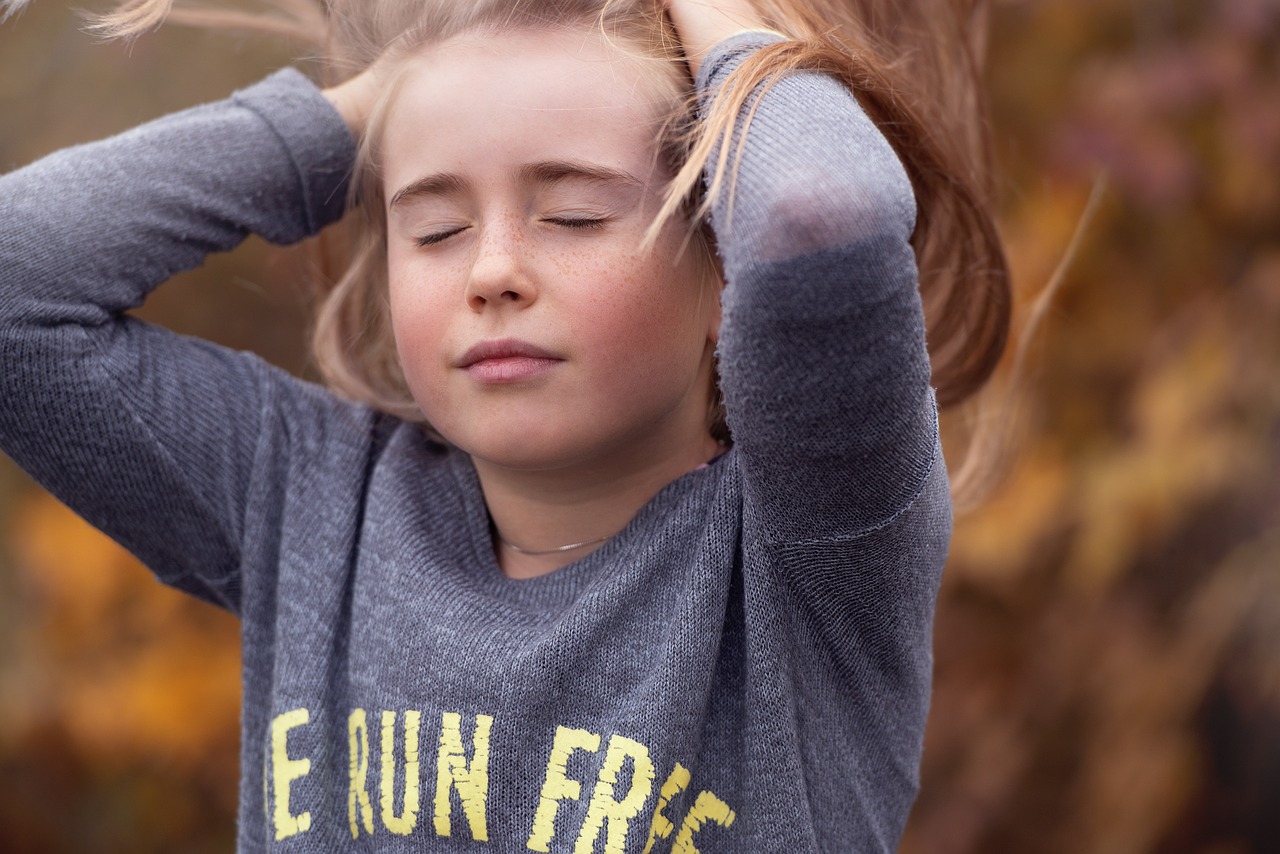 Image - girl out nature autumn face