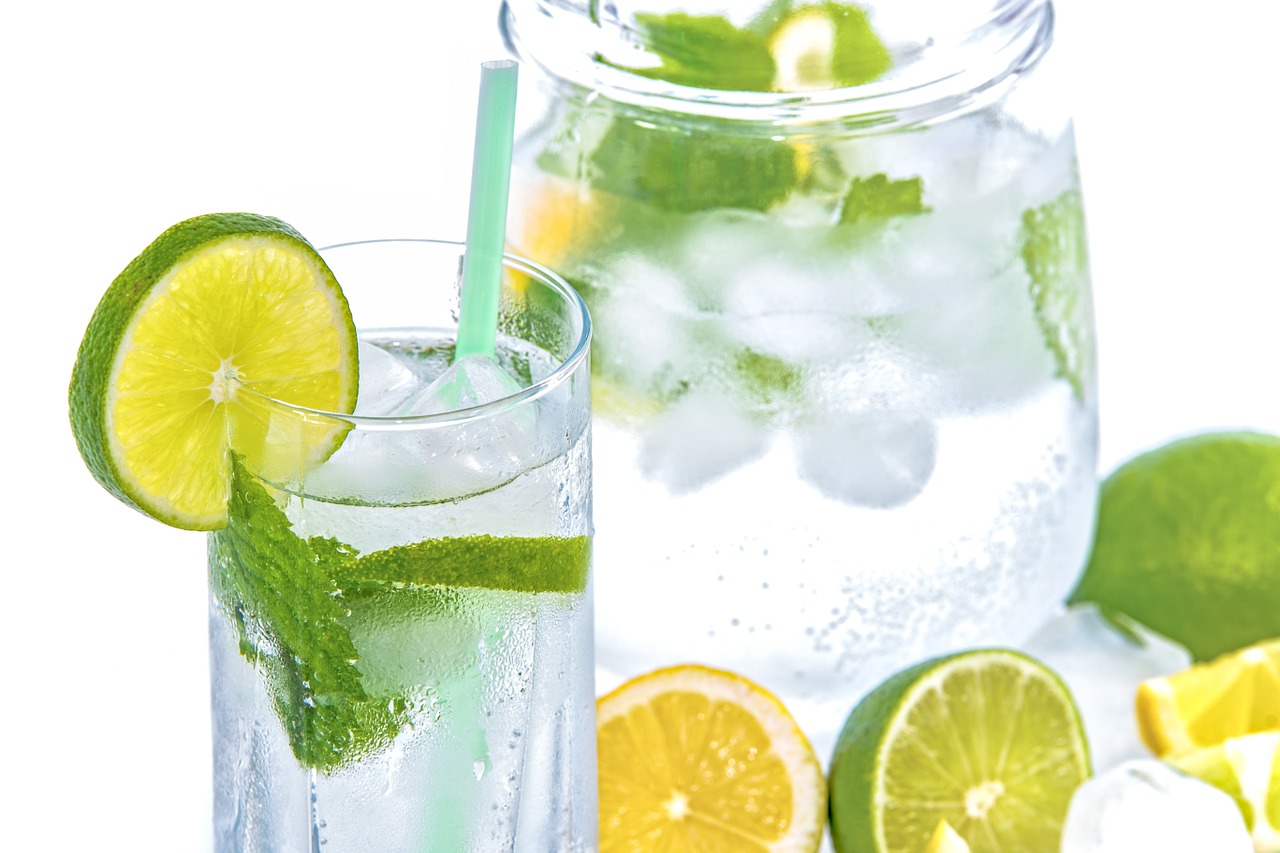 Image - mineral water lime ice mint glass