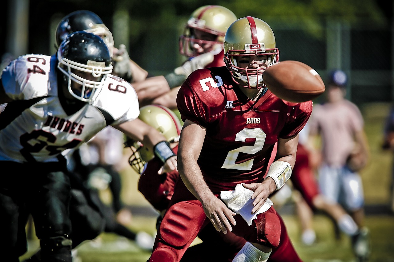 Image - quarterback pitch action football