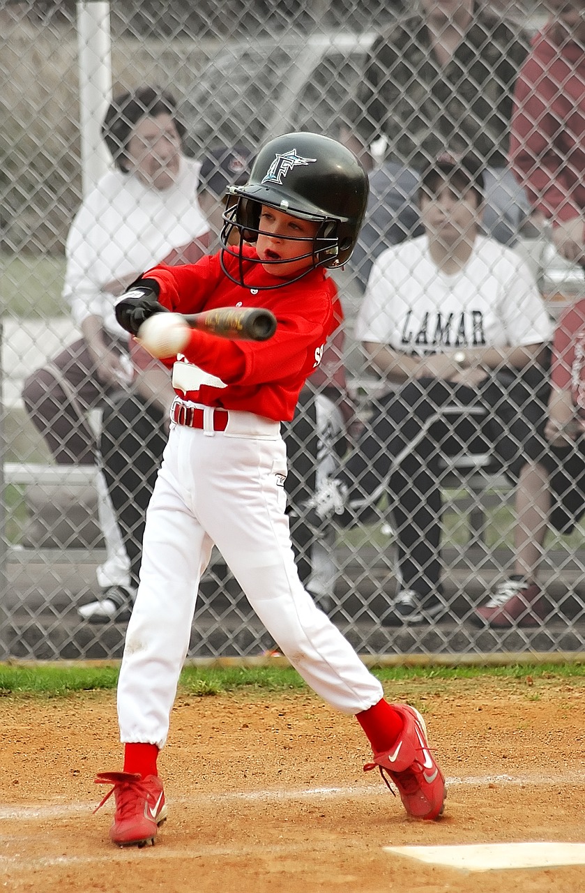 Image - baseball batter hit swinging