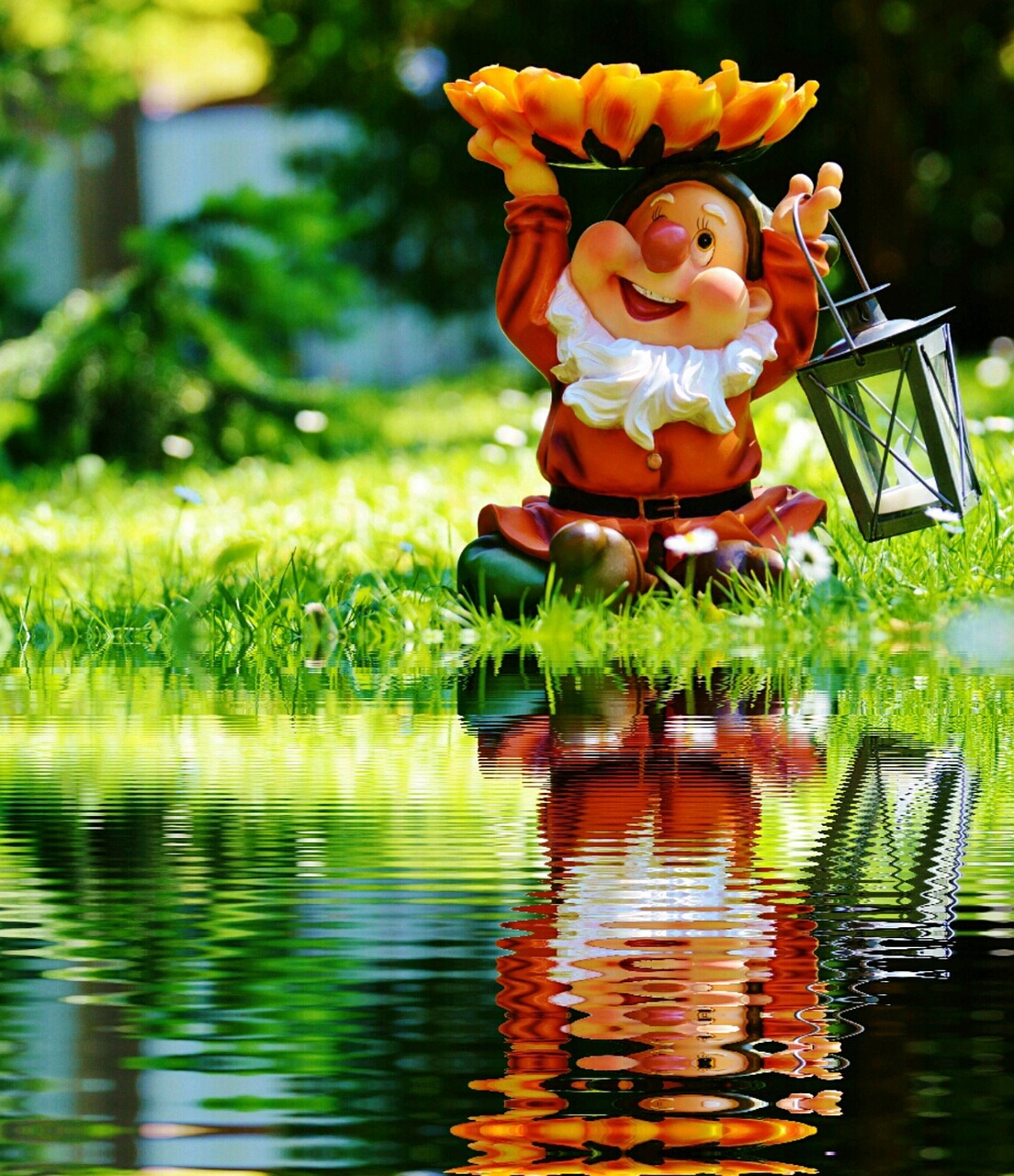 Image - garden gnome dwarf lantern water