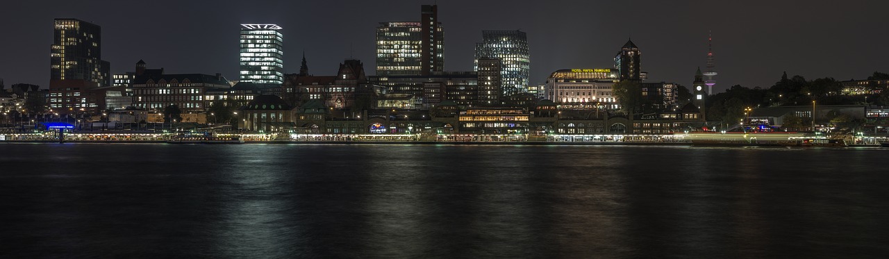 Image - hamburg elbe landungsbrücken