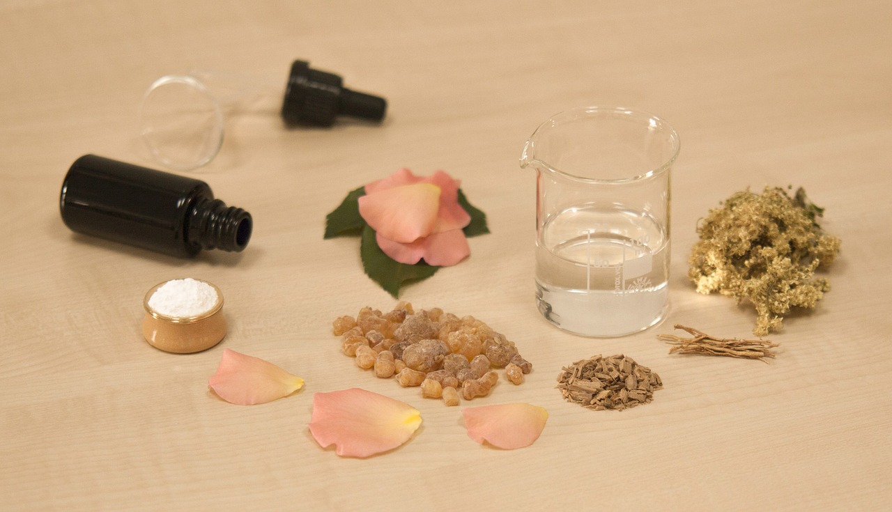 Image - creating perfume natural perfume