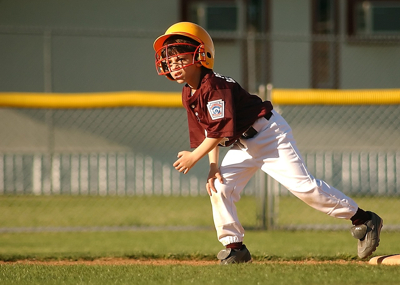 Image - baseball runner little league young