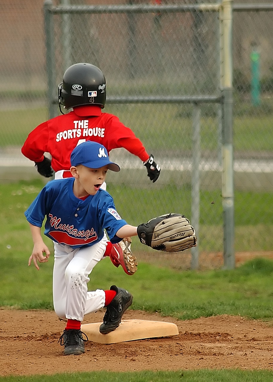 Image - baseball fielder first base sport