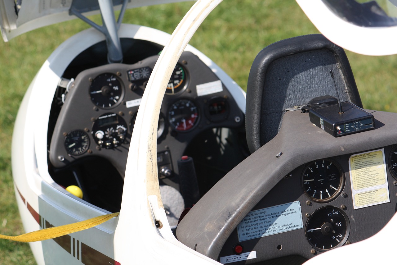 Image - gliding cockpit flight instruments