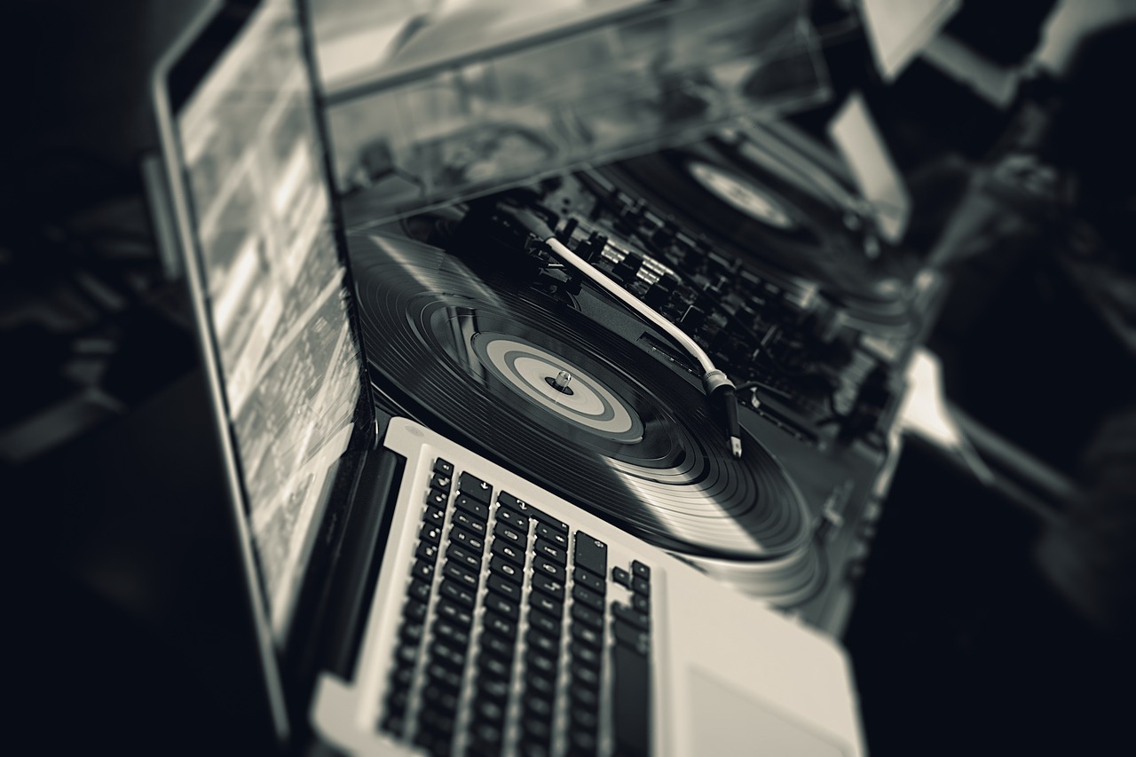 Image - dj music turntable digital