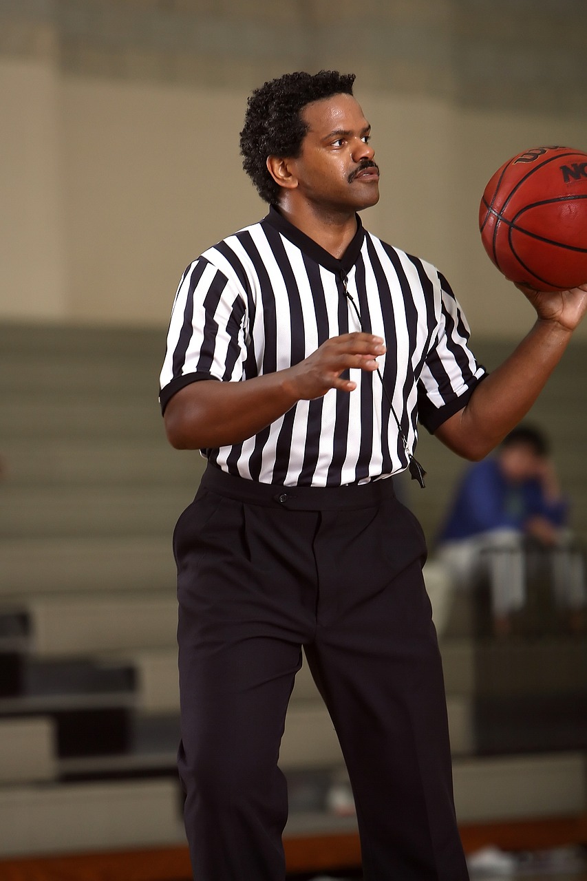 Image - basketball referee official game