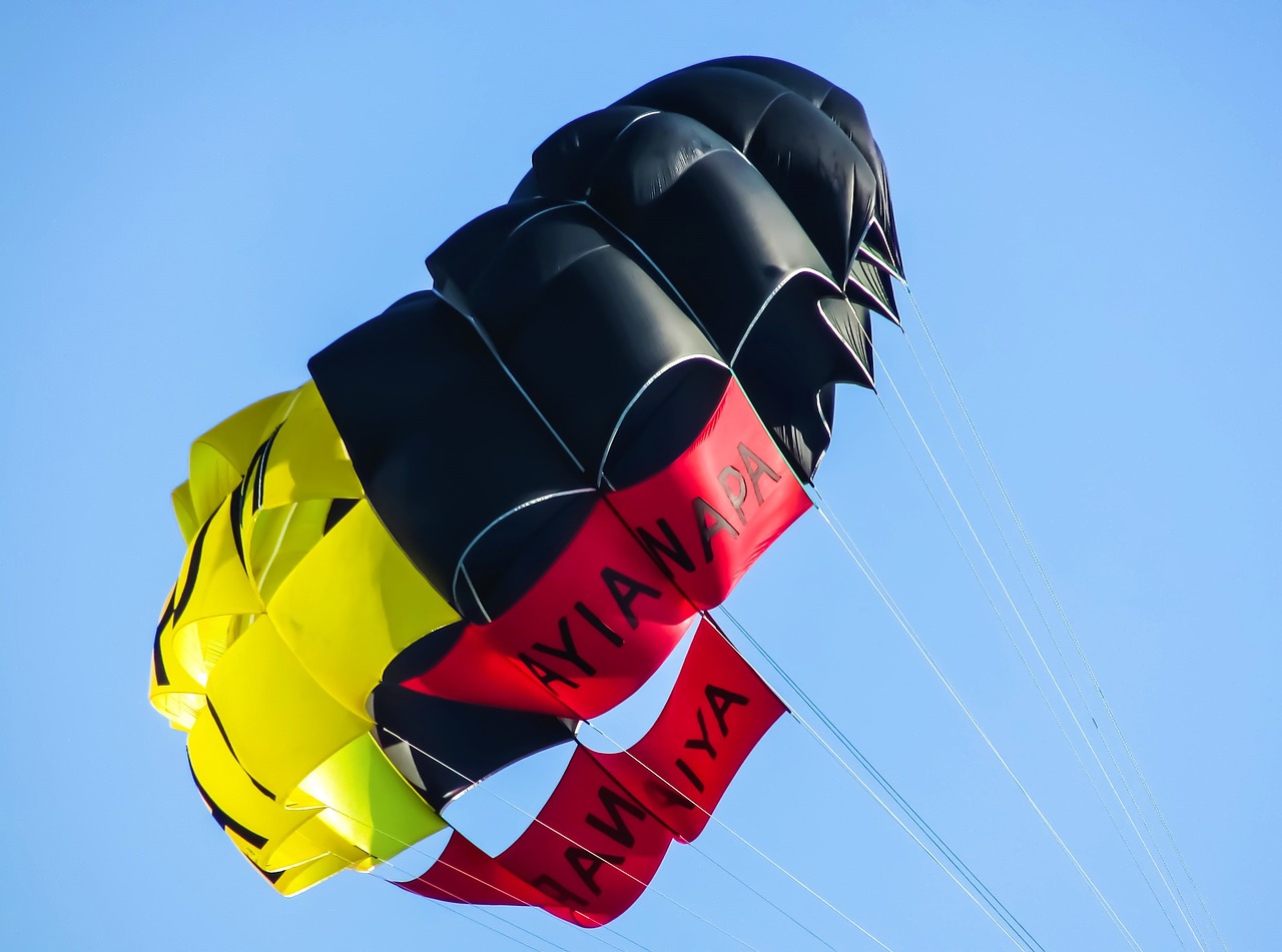 Image - parachute paragliding balloon