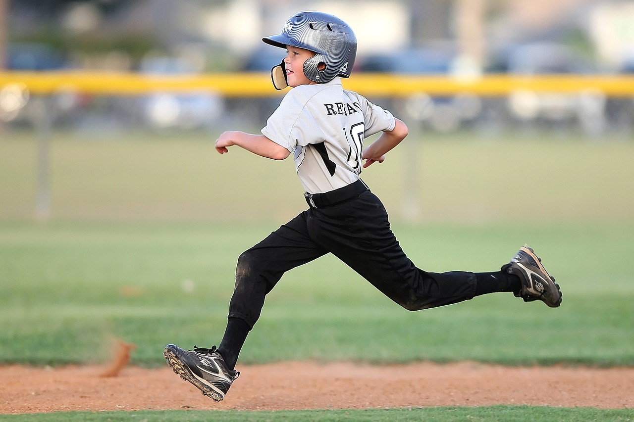 Image - baseball player running sport