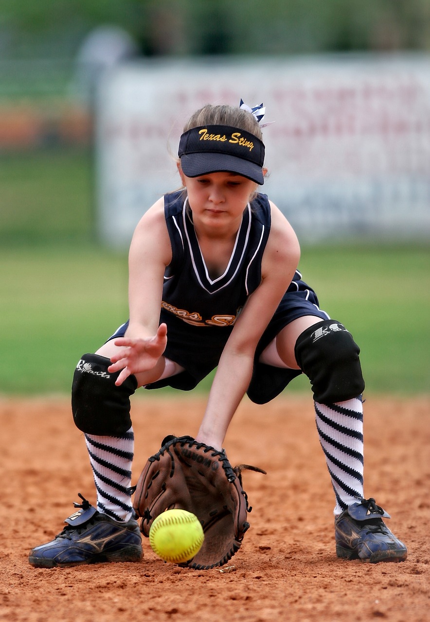 Image - softball player girl game fielding