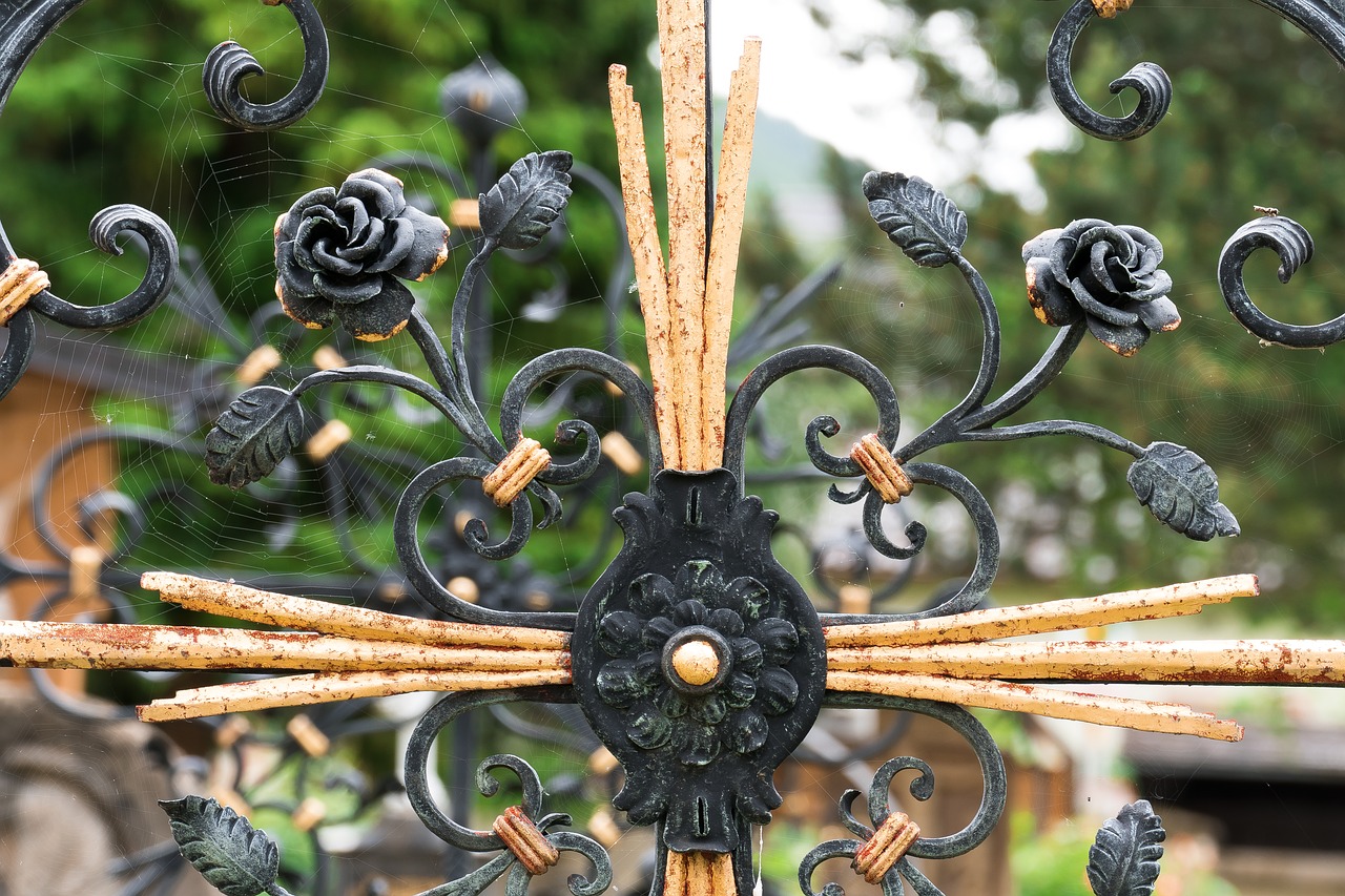 Image - cross wrought iron rose gilded