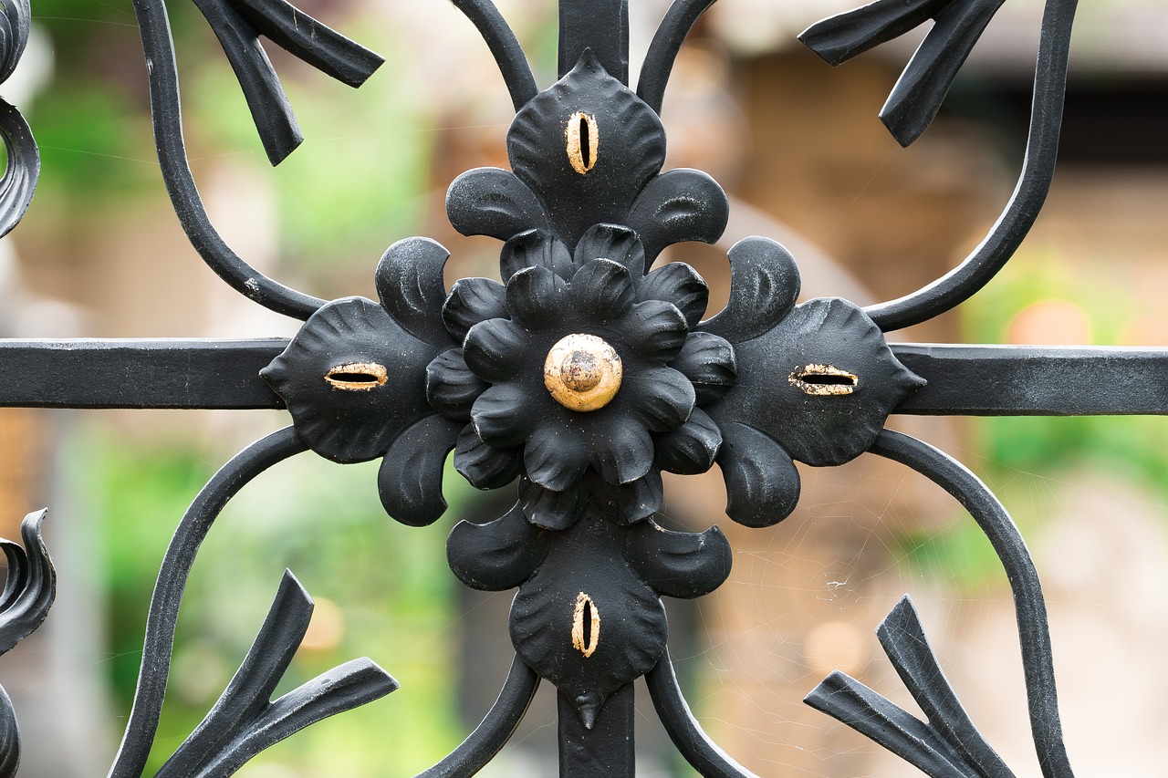 Image - cross wrought iron rose gilded