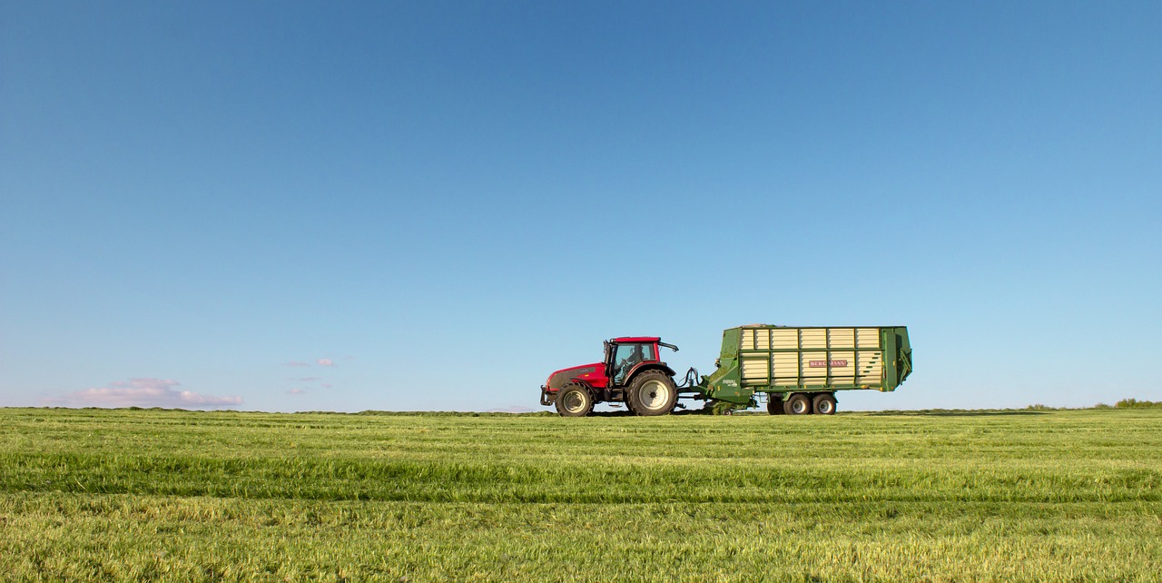 Image - tractor horizon landscape field