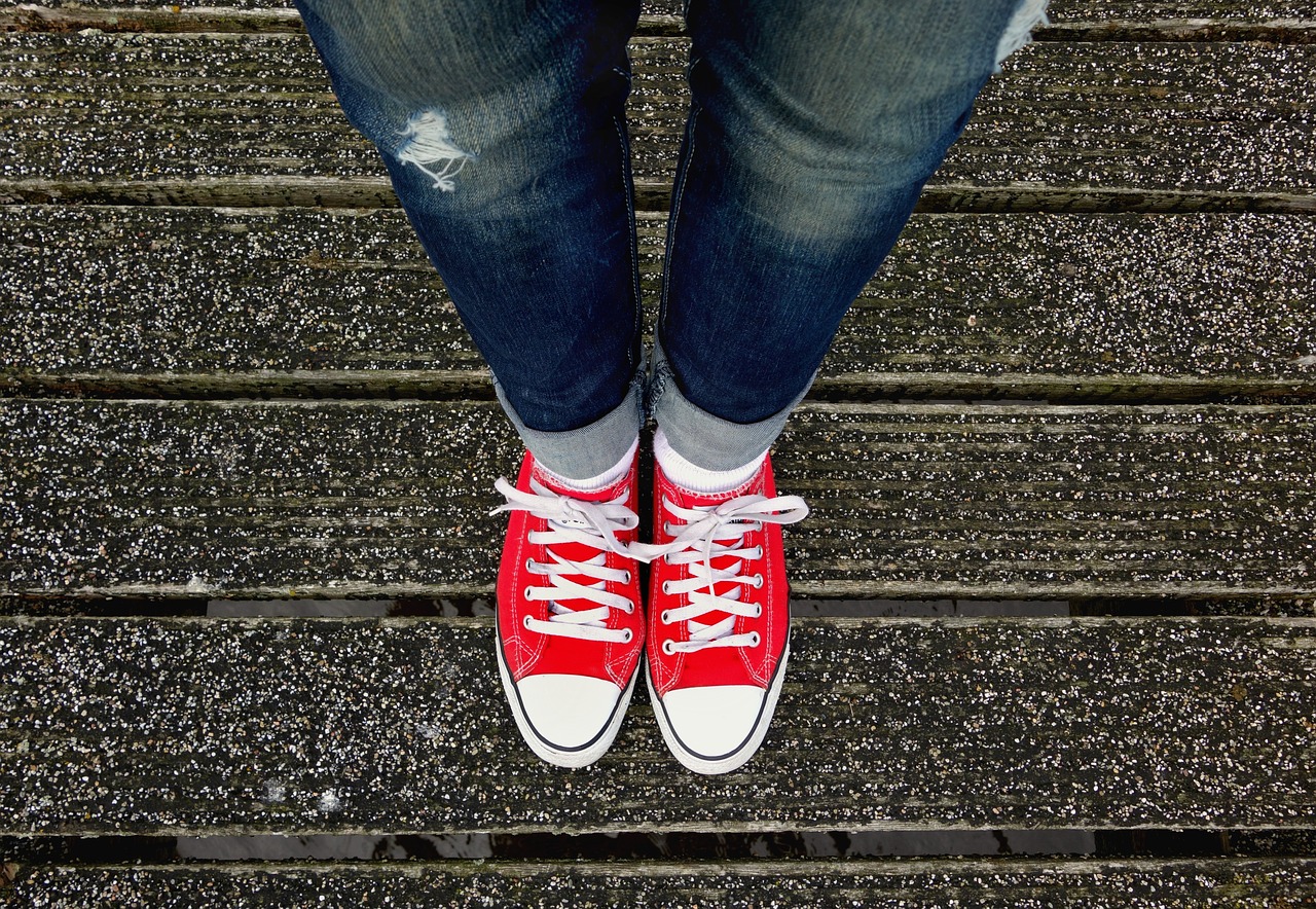 Image - sneakers feet shoes legs female