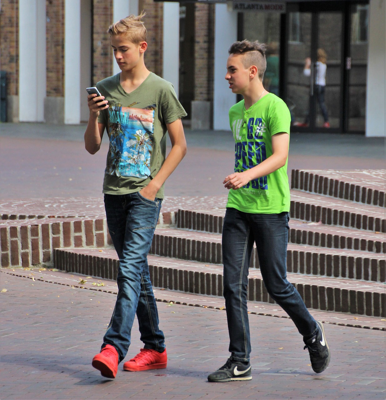 Image - pokemon pokemon go phone game