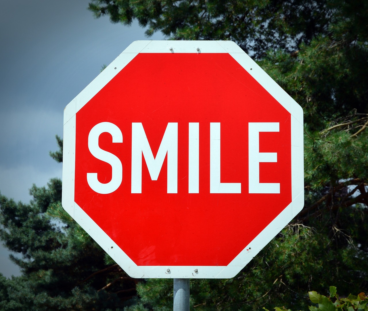 Image - shield smile note