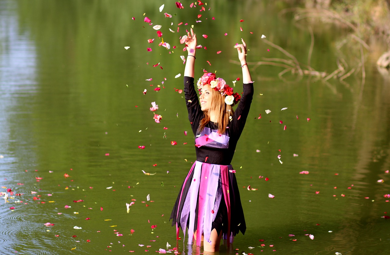 Image - girl blonde wreath water petals