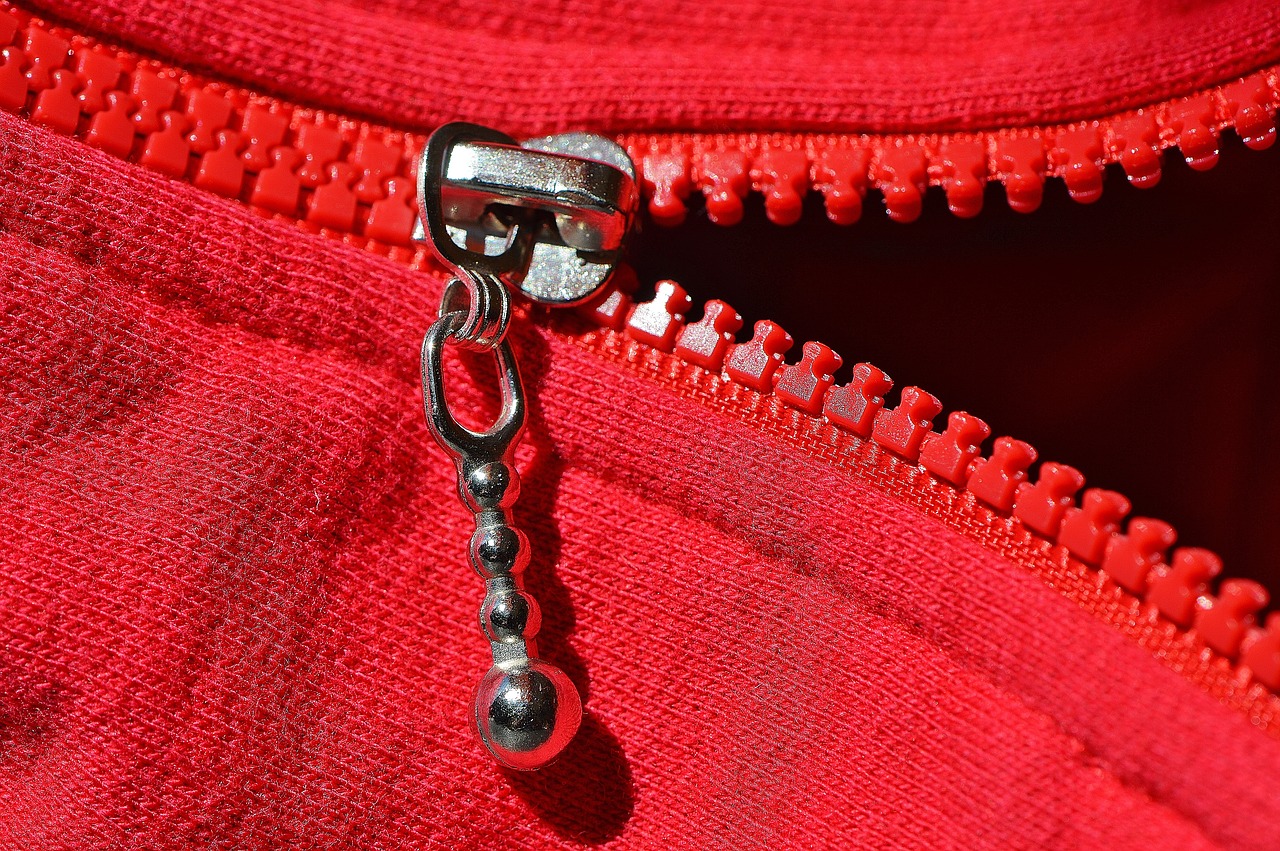 Image - zip red coarse jacket open