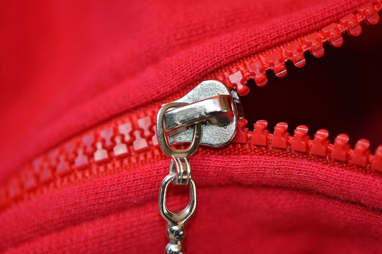 Image - zip red coarse jacket open