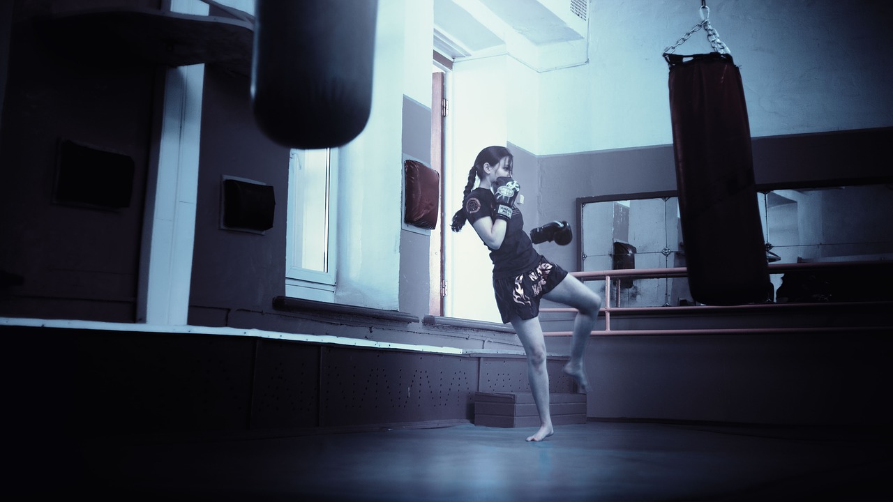 Image - kickboxer girl kickboxing