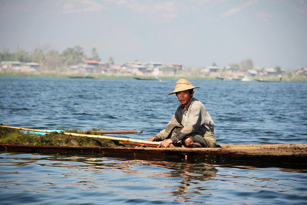 Image - fischer single leg rowers inle lake