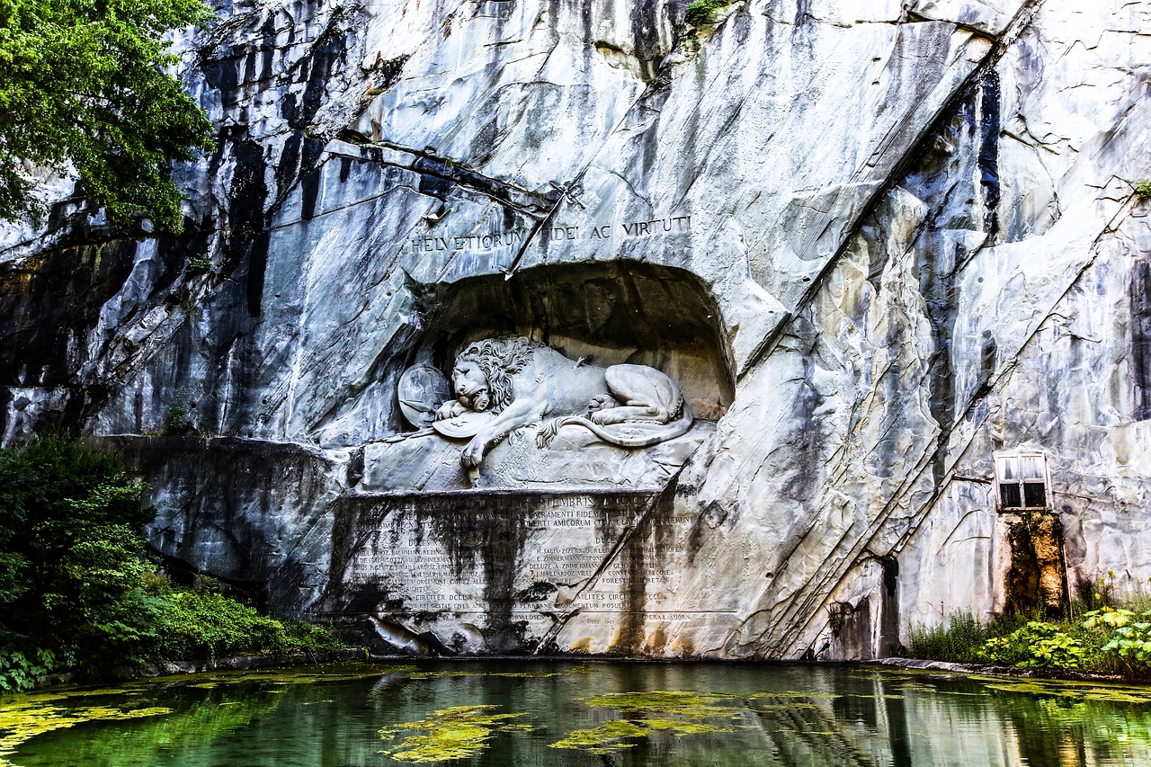 Image - swiss lucerne empty of lion