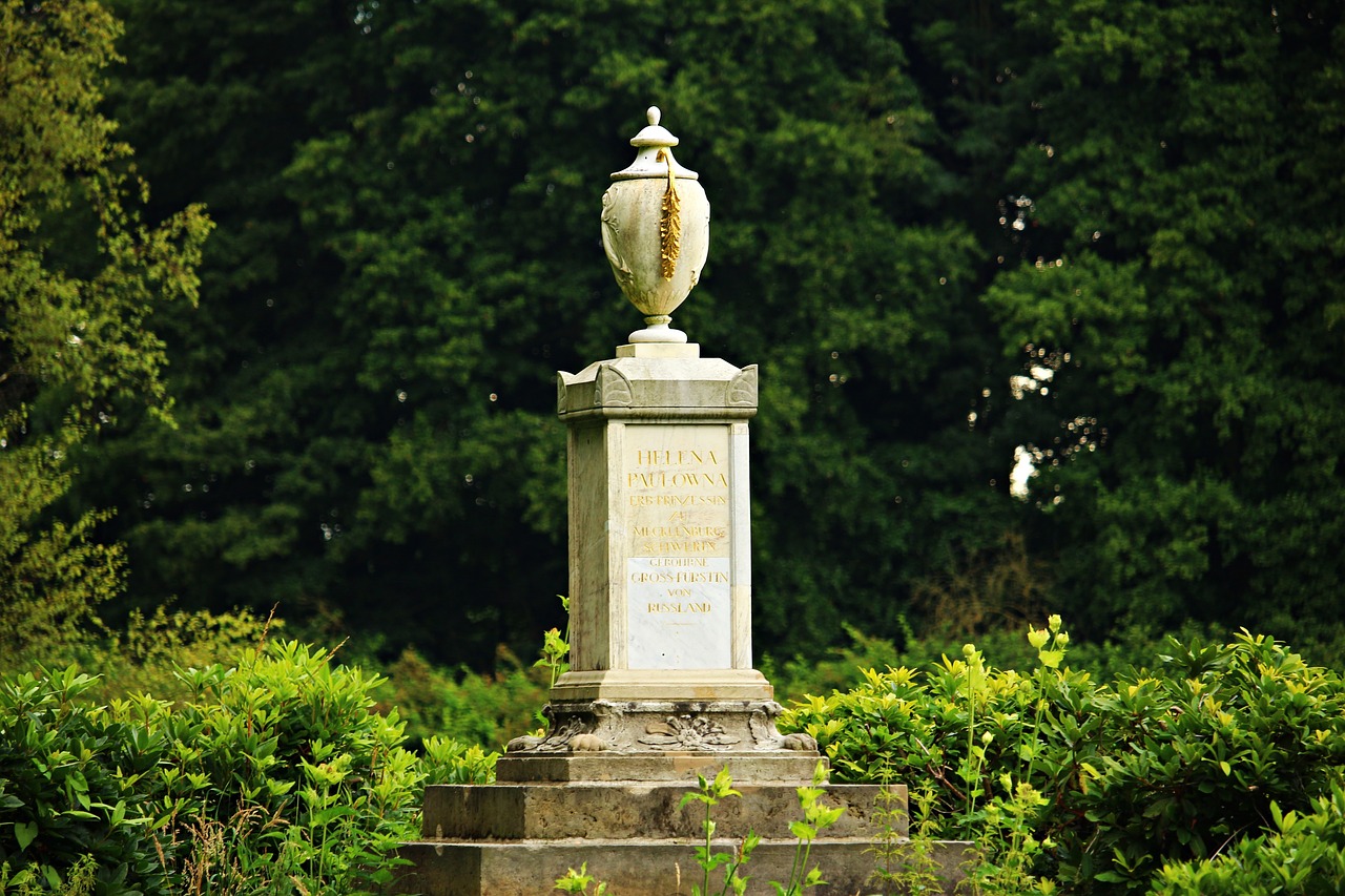 Image - vase sculpture monument