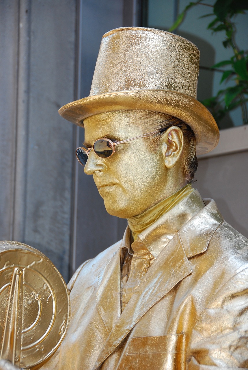 Image - statue living statue gold brass