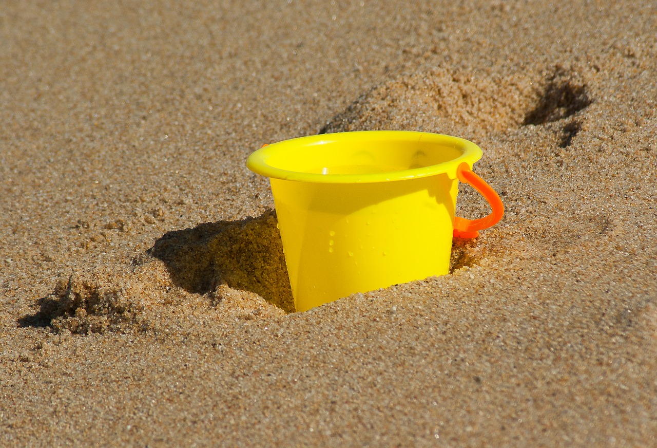 Image - beach bucket holiday sand pushover