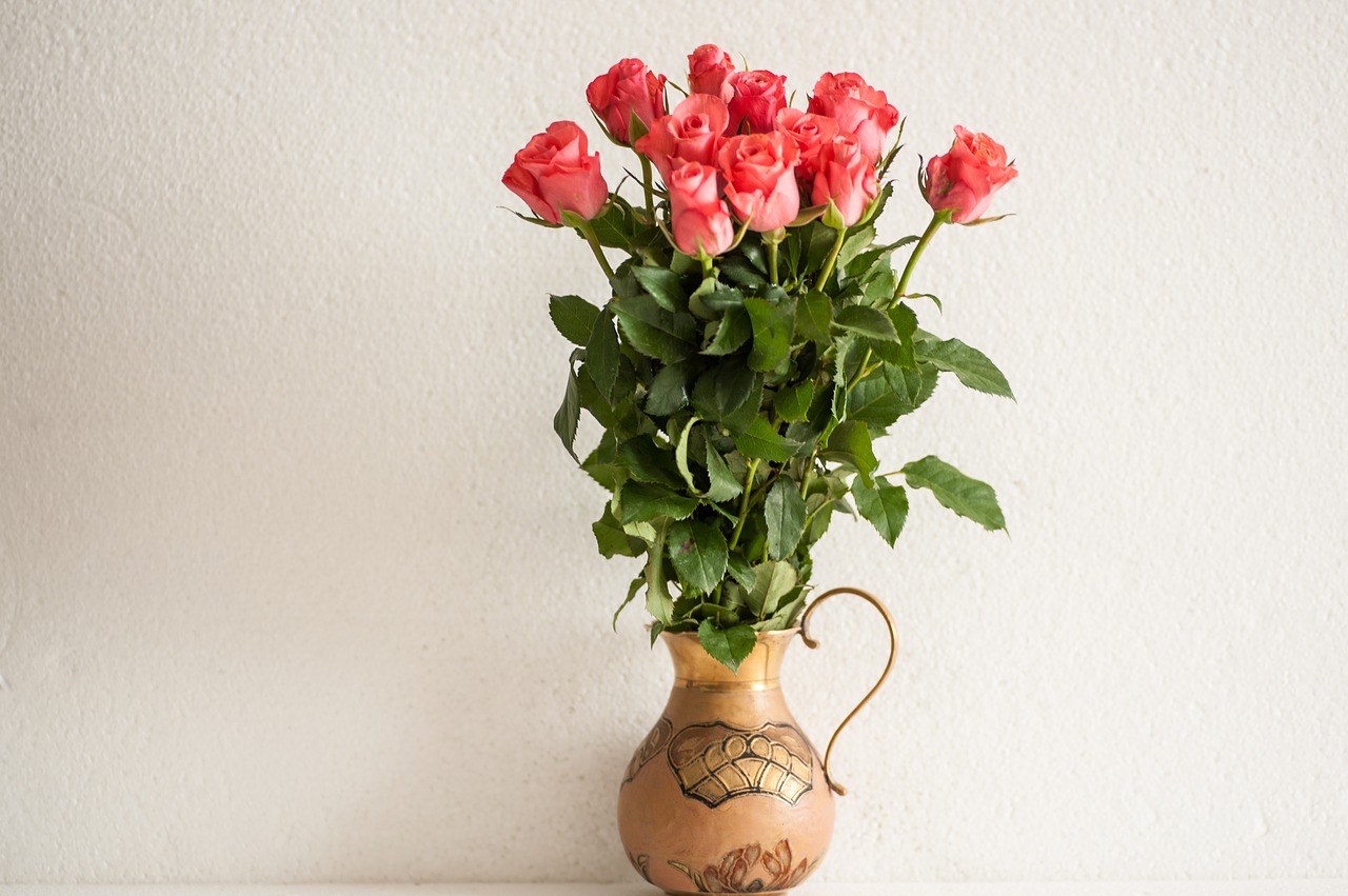 Image - bouquet of roses brass vase free