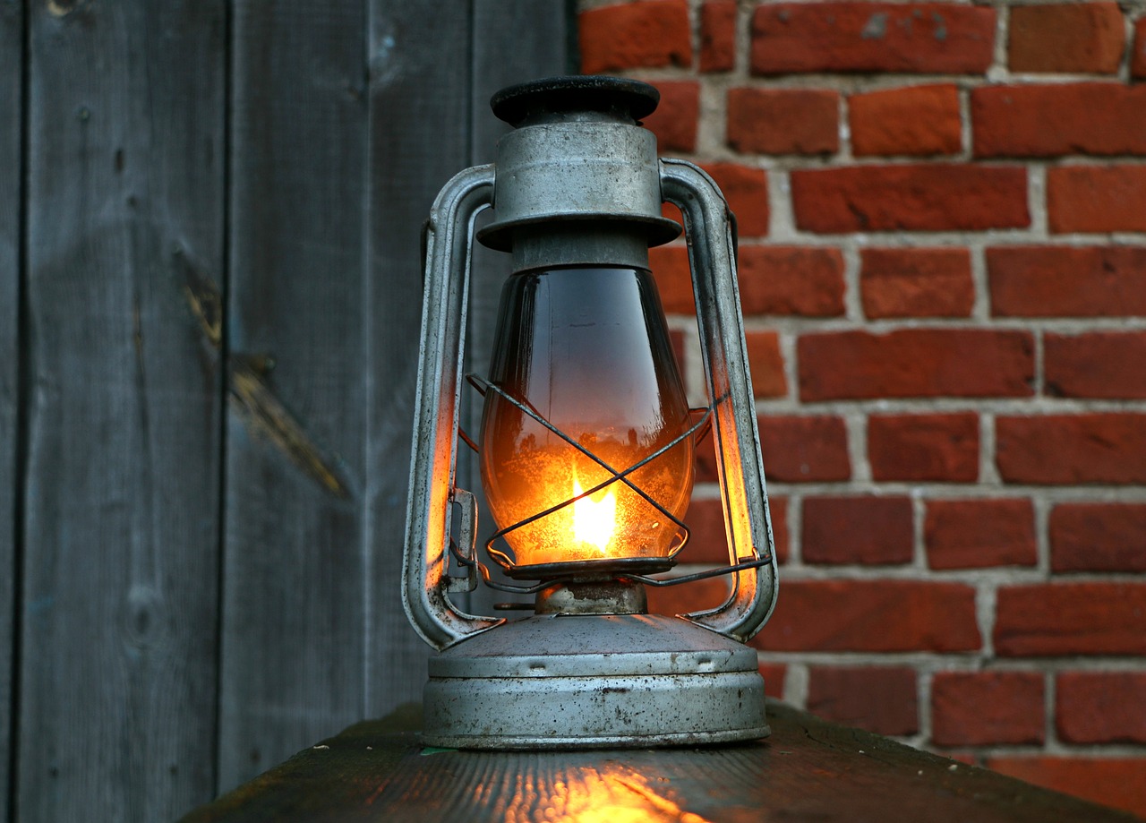 Image - lamp kerosene lantern antiques