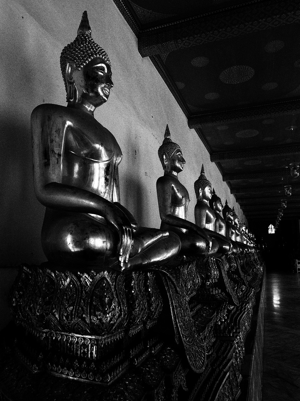 Image - black and white buddha statue