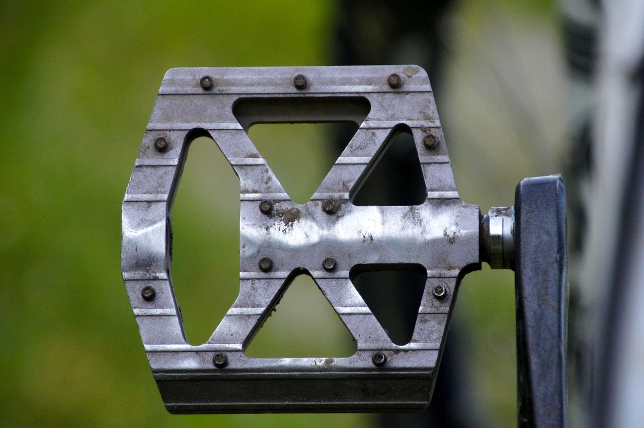 Image - mountain biking pedal crankset