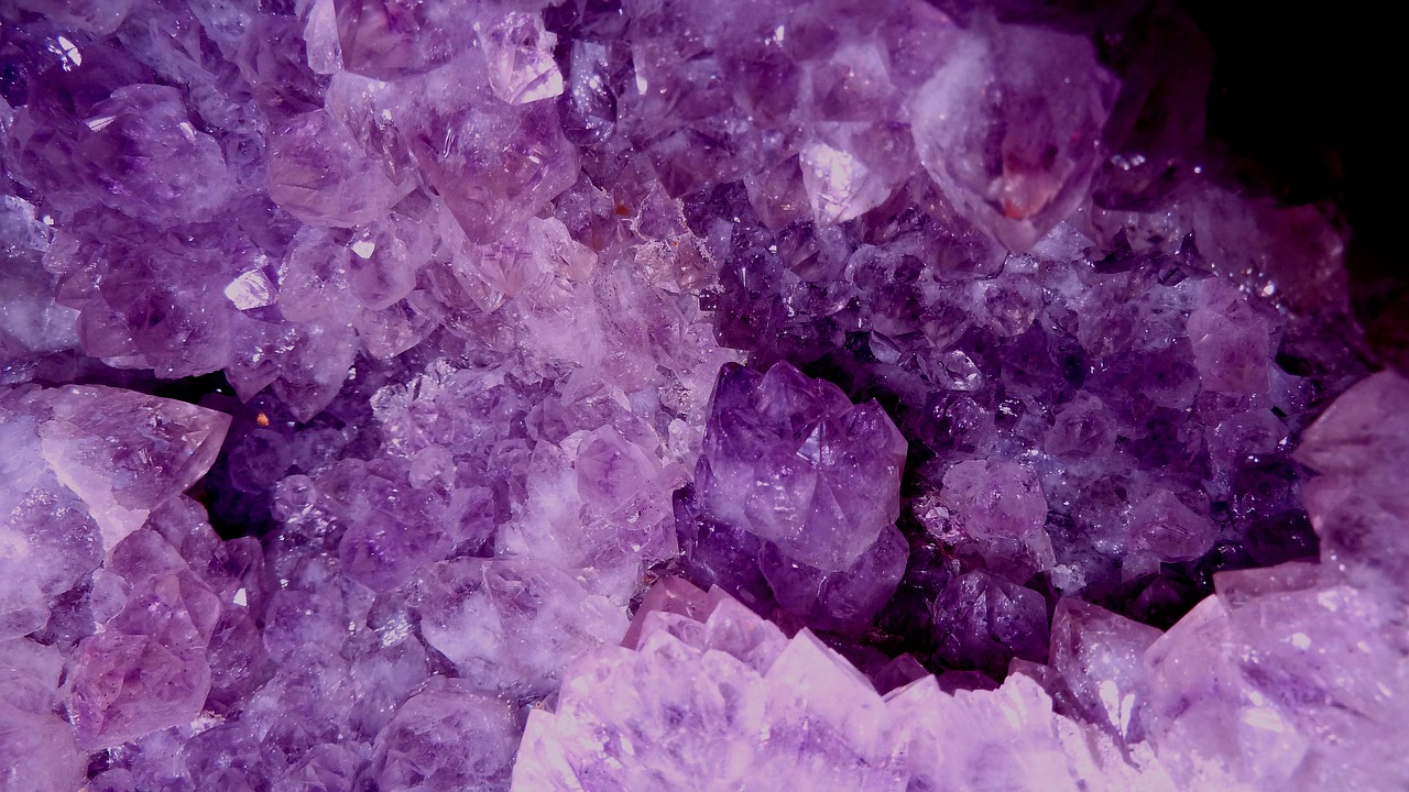 Image - amethyst violet crystal cave druze