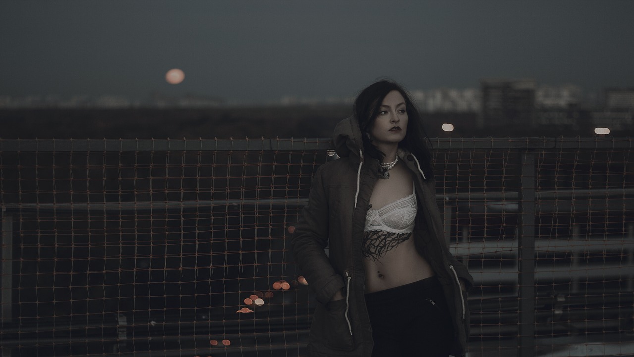 Image - girl with a tattoo on the roof body