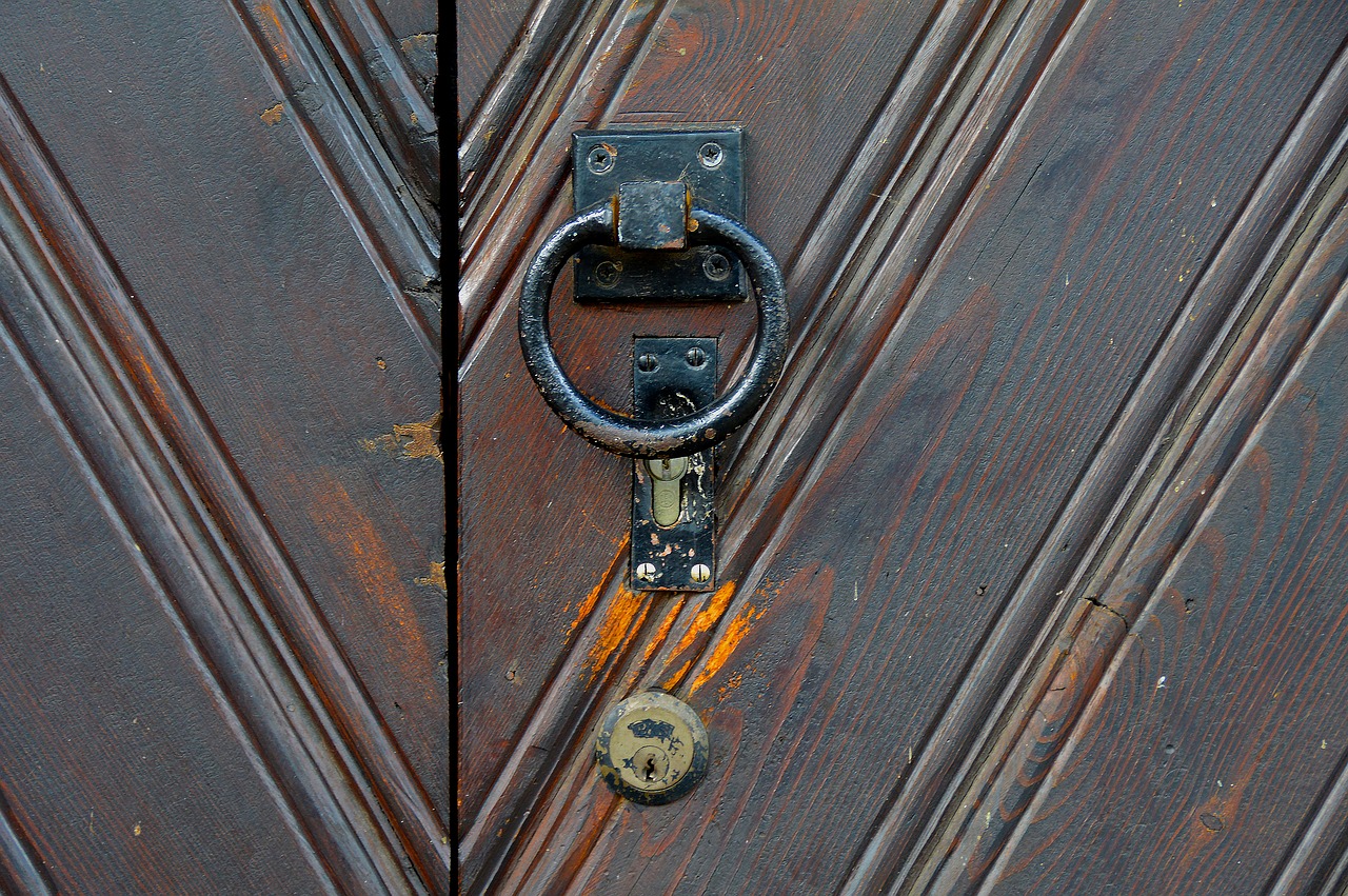 Image - doorknocker door castle handle