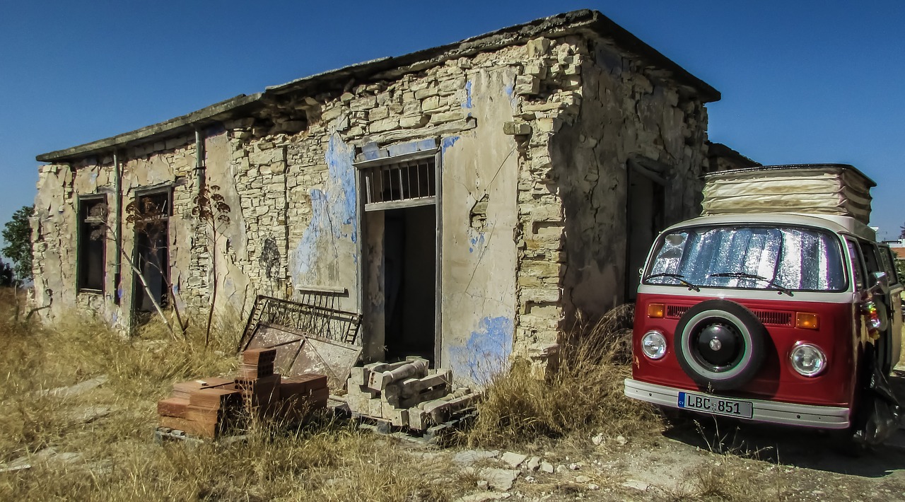 Image - old house destroyed ruins abandoned