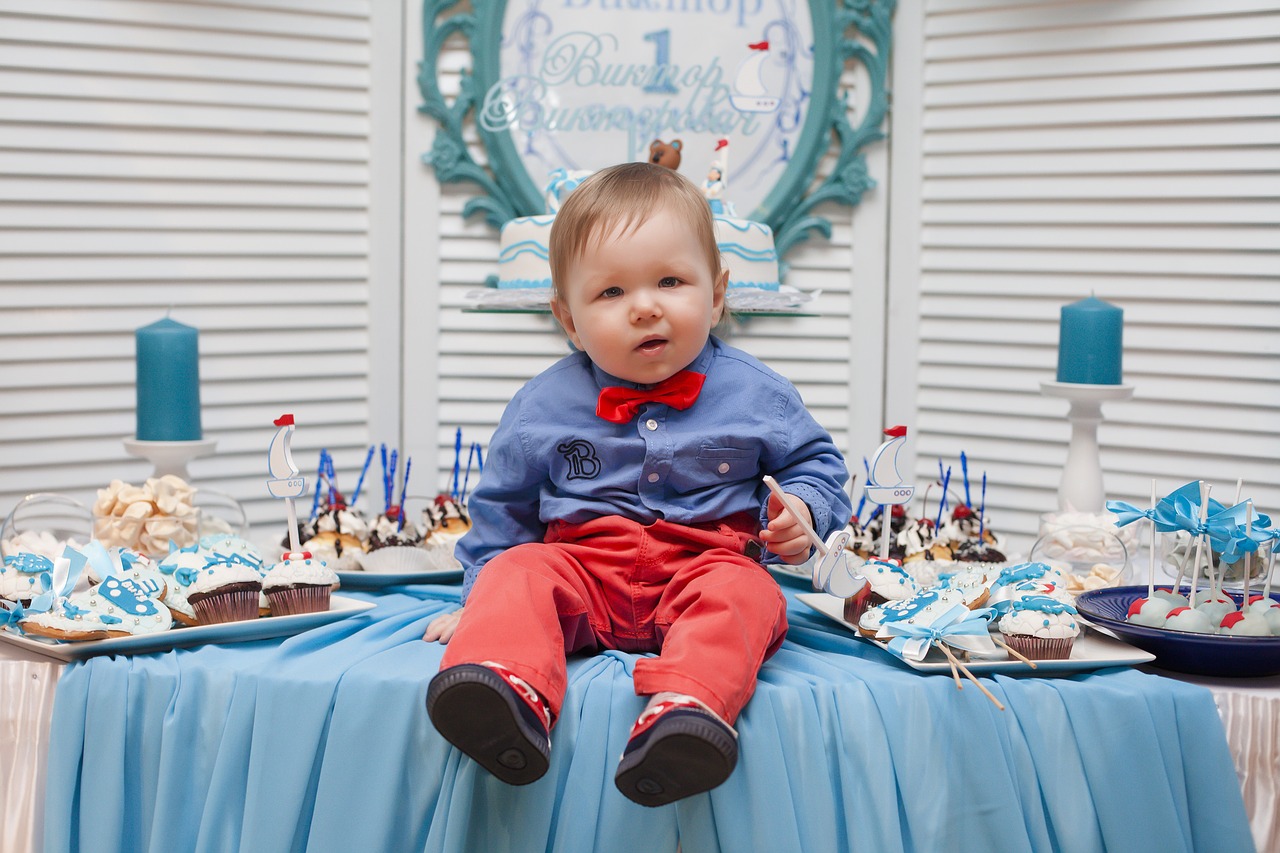 Image - table kid holiday son baby boy