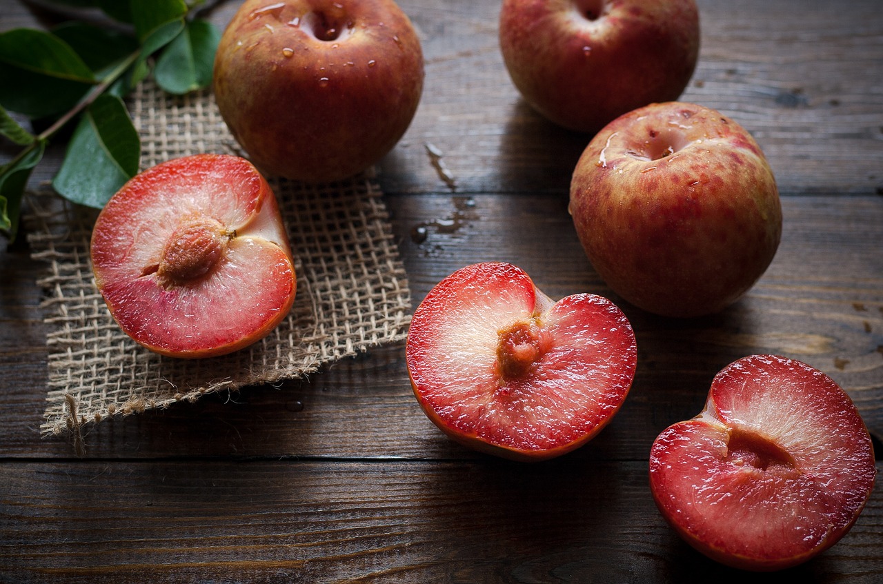 Image - plums ripe healthy food fresh