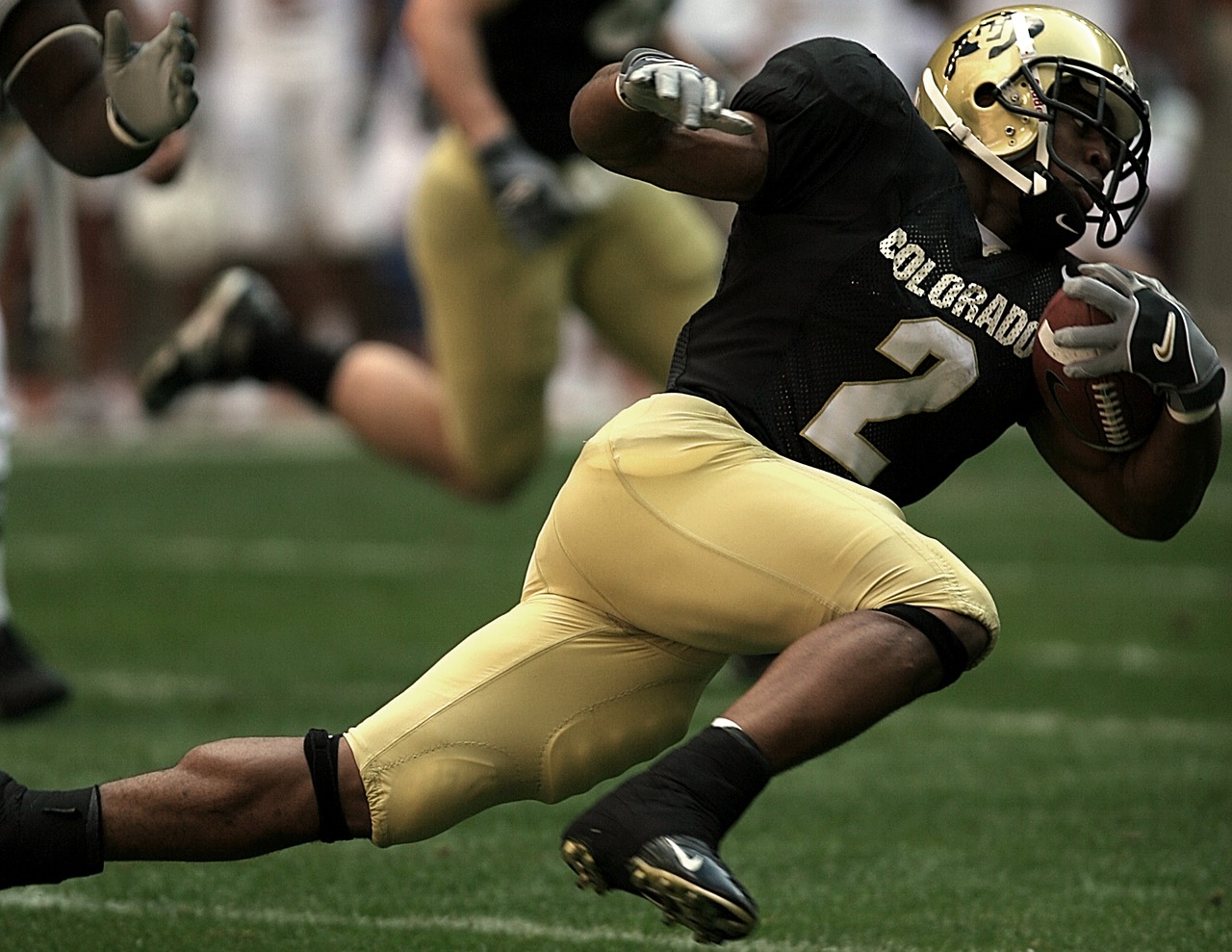Image - american football action runner
