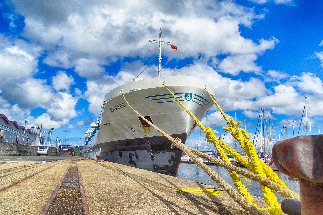 Image - port boat ship bolder