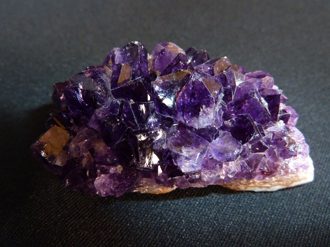 Image - amethyst violet crystal cave druze