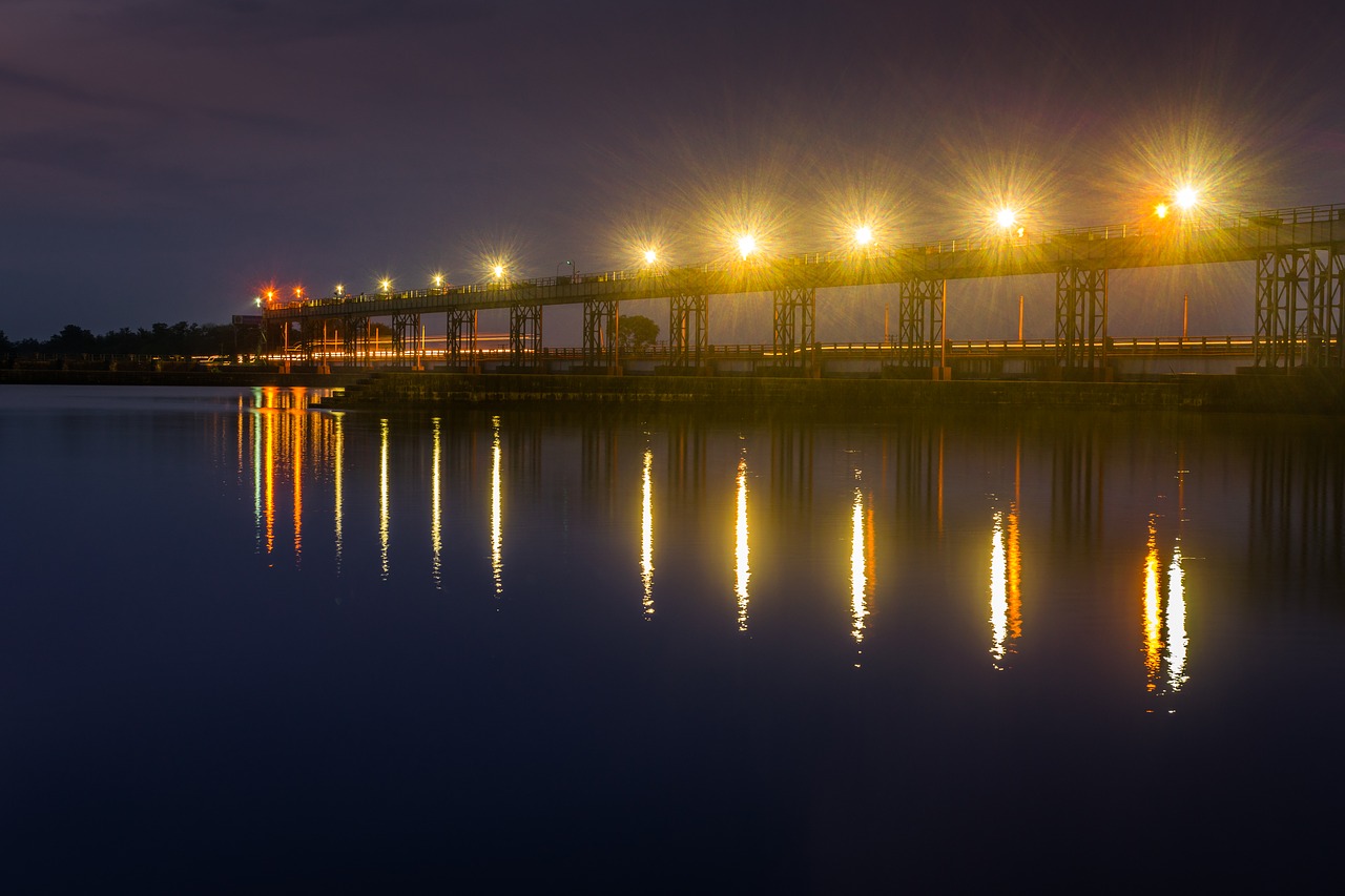 Image - night light blue yellow black